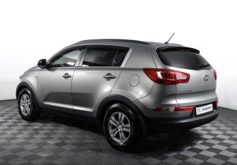 Подержанный автомобиль Kia Sportage 2011 года (7 фото)