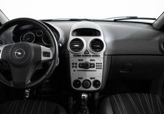 Подержанный автомобиль Opel Corsa 2008 года (11 фото)