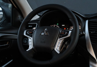 Подержанный автомобиль Mitsubishi Pajero Sport 2018 года (13 фото)