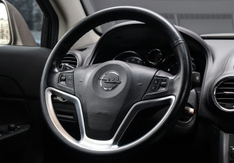 Подержанный автомобиль Opel Antara 2014 года (16 фото)