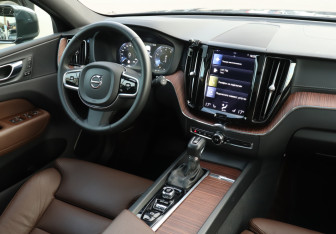 Подержанный автомобиль Volvo XC60 2020 года (18 фото)
