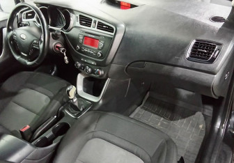 Подержанный автомобиль Kia Ceed Wagon 2013 года (10 фото)