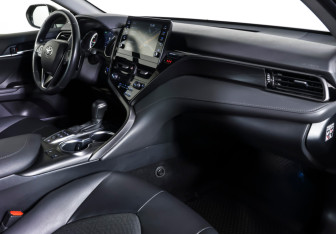 Подержанный автомобиль Toyota Camry Sedan 2022 года (11 фото)