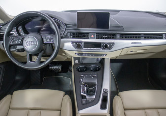 Подержанный автомобиль Audi A5 Coupe 2017 года (13 фото)