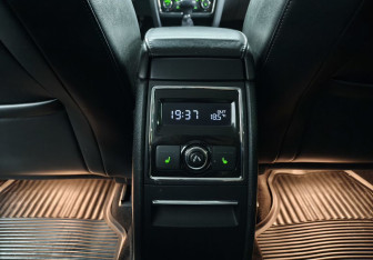 Подержанный автомобиль Skoda Superb Wagon 2013 года (18 фото)