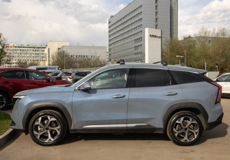 Подержанный автомобиль Geely Atlas 2023 года (6 фото)