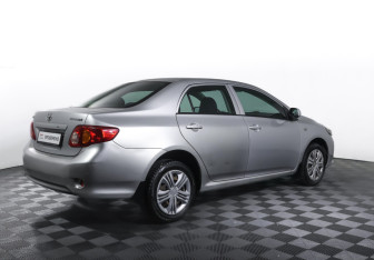 Подержанный автомобиль Toyota Corolla Sedan 2007 года (5 фото)