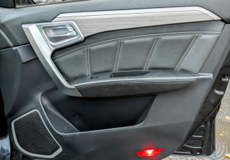 Подержанный автомобиль Geely Emgrand X7 2019 года (25 фото)