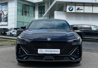 Подержанный автомобиль Changan UNI-V 2023 года (2 фото)