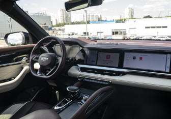 Подержанный автомобиль Geely Monjaro 2023 года (15 фото)