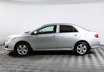 Подержанный автомобиль Toyota Corolla Sedan 2008 года (8 фото)