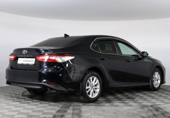 Подержанный автомобиль Toyota Camry Sedan 2019 года (5 фото)