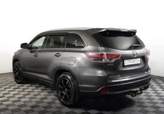 Подержанный автомобиль Toyota Highlander 2014 года (7 фото)