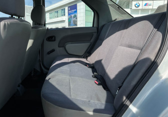 Подержанный автомобиль Renault Logan Sedan 2007 года (10 фото)