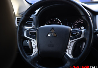 Подержанный автомобиль Mitsubishi Pajero Sport 2018 года (13 фото)