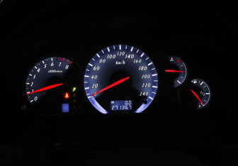 Подержанный автомобиль Mitsubishi Grandis 2008 года (16 фото)