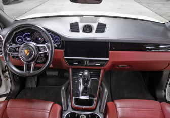 Подержанный автомобиль Porsche Cayenne 2020 года (14 фото)