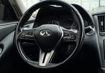Подержанный автомобиль Infiniti Q50 2018 года (14 фото)