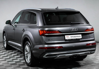Подержанный автомобиль Audi Q7 2021 года (7 фото)