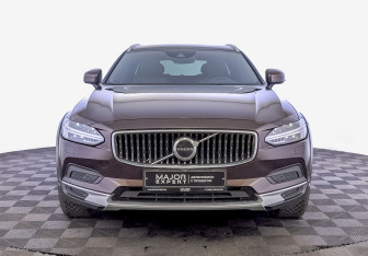 Подержанный автомобиль Volvo V90 Cross Country 2021 года (2 фото)