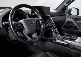 Подержанный автомобиль Lexus LX 2023 года (14 фото)