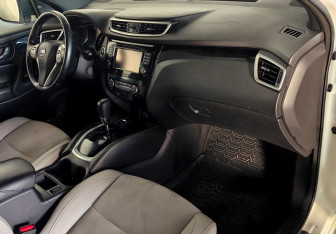 Подержанный автомобиль Nissan Qashqai 2017 года (11 фото)