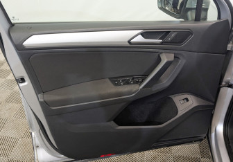 Подержанный автомобиль Volkswagen Tiguan 2020 года (19 фото)