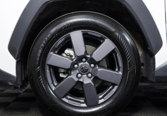 Подержанный автомобиль Toyota RAV4 2025 года (25 фото)