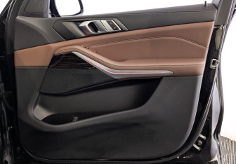 Подержанный автомобиль BMW X5 2023 года (25 фото)