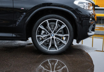 Подержанный автомобиль BMW X3 2020 года (13 фото)