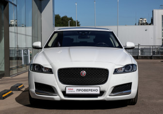 Подержанный автомобиль Jaguar XF Sedan 2018 года (2 фото)