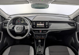 Подержанный автомобиль Skoda Rapid Liftback 2021 года (14 фото)