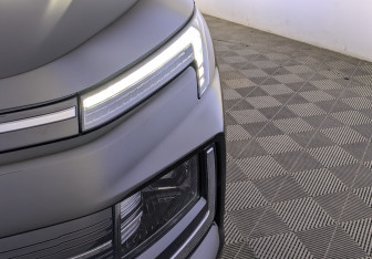 Подержанный автомобиль Москвич 3е 2023 года (11 фото)