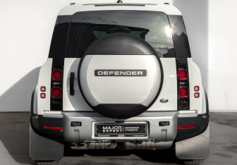 Подержанный автомобиль Land Rover Defender Suv 2021 года (6 фото)