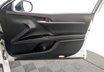 Подержанный автомобиль Toyota Camry Sedan 2019 года (24 фото)
