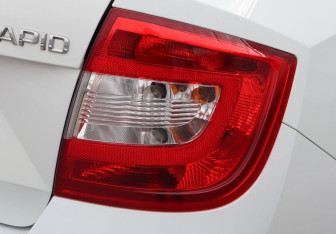 Подержанный автомобиль Skoda Rapid Liftback 2015 года (21 фото)