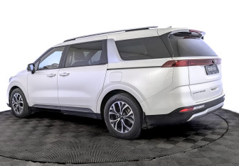 Подержанный автомобиль Kia Carnival 2021 года (7 фото)