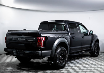 Подержанный автомобиль Ford F-150 2020 года (5 фото)