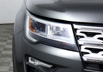 Подержанный автомобиль Ford Explorer 2019 года (5 фото)