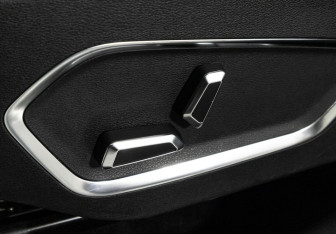 Подержанный автомобиль Geely Atlas Pro 2023 года (15 фото)