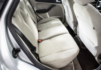 Подержанный автомобиль Ford Focus Sedan 2006 года (10 фото)