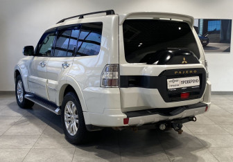 Подержанный автомобиль Mitsubishi Pajero 2019 года (7 фото)