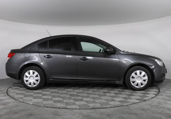 Подержанный автомобиль Chevrolet Cruze Sedan 2011 года (4 фото)
