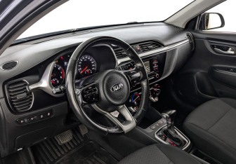Подержанный автомобиль Kia Rio Hatchback 2021 года (14 фото)