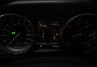 Подержанный автомобиль Land Rover Range Rover Sport 2013 года (11 фото)