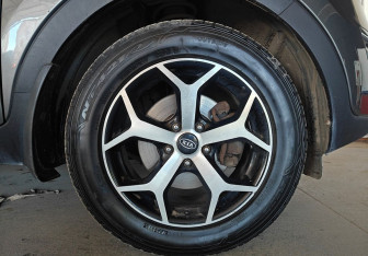 Подержанный автомобиль Kia Sportage 2011 года (17 фото)