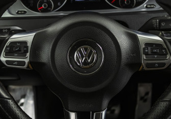 Подержанный автомобиль Volkswagen Passat CC 2013 года (13 фото)