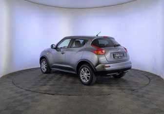 Подержанный автомобиль Nissan Juke 2013 года (7 фото)