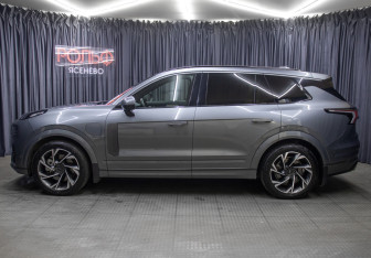 Подержанный автомобиль Lynk&Co 09 2022 года (8 фото)