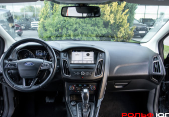 Подержанный автомобиль Ford Focus Hatchback 2019 года (10 фото)